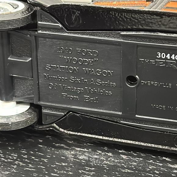 Harley-Davidson Vintage Collectable Die Cast Model Truck Coin Bank & Display Tin - Picture 8 of 10